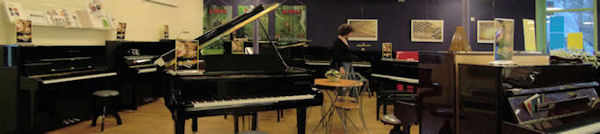 Afdeling nieuwe piano's van H.P. Steenhuis