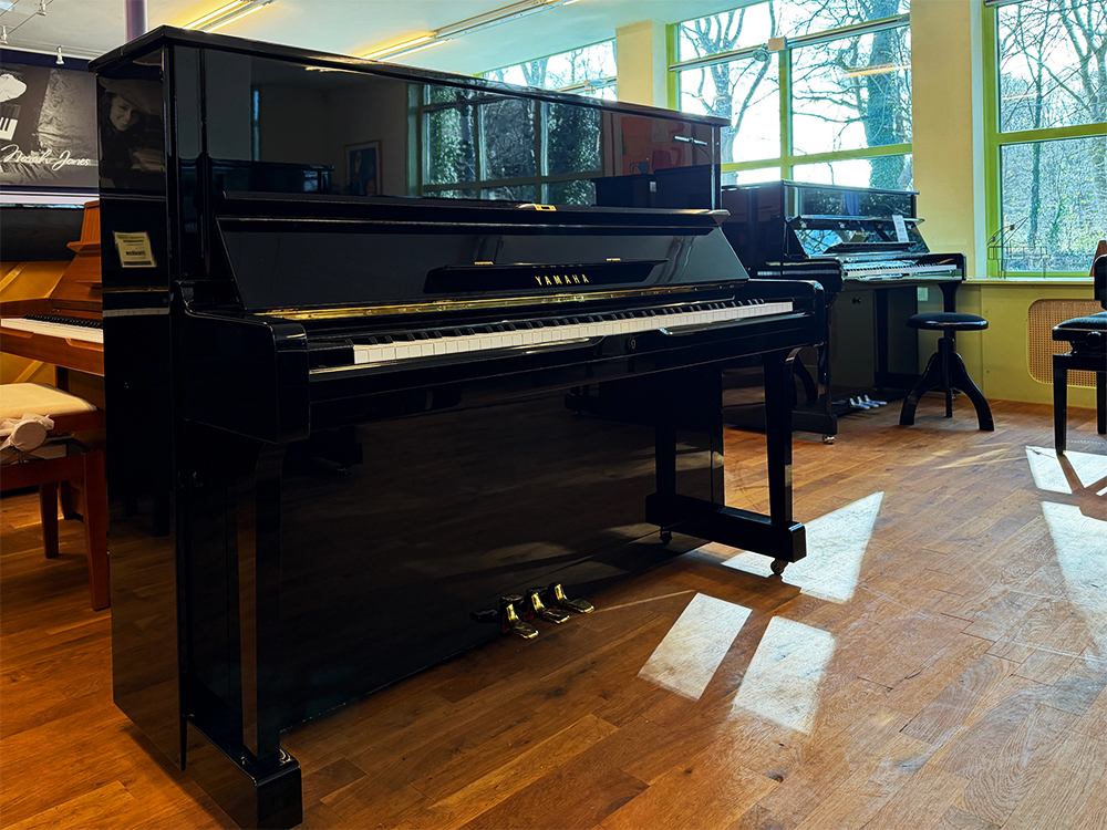 Yamaha U1 H