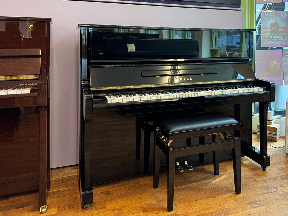 Yamaha U1 H