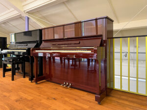 Yamaha U1 H