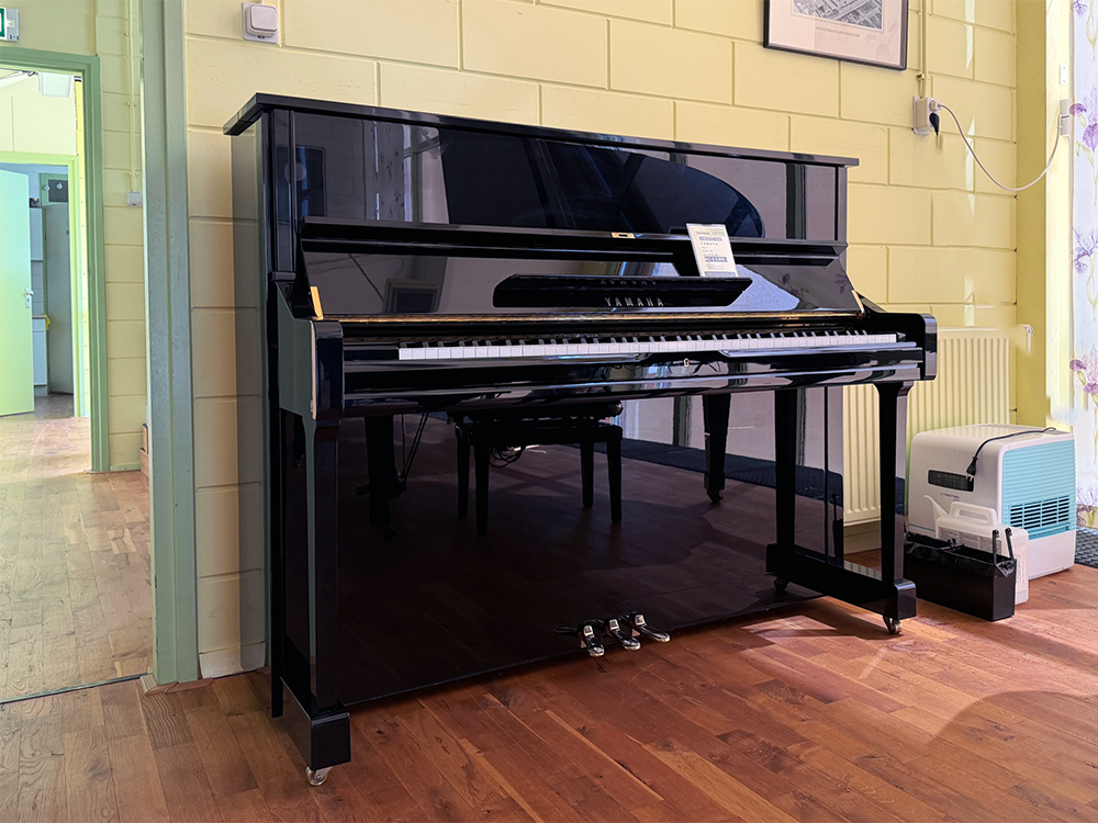 Yamaha U1