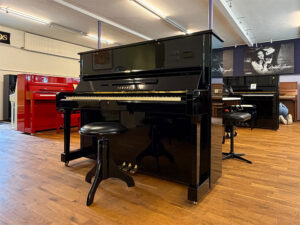 Yamaha U1 H
